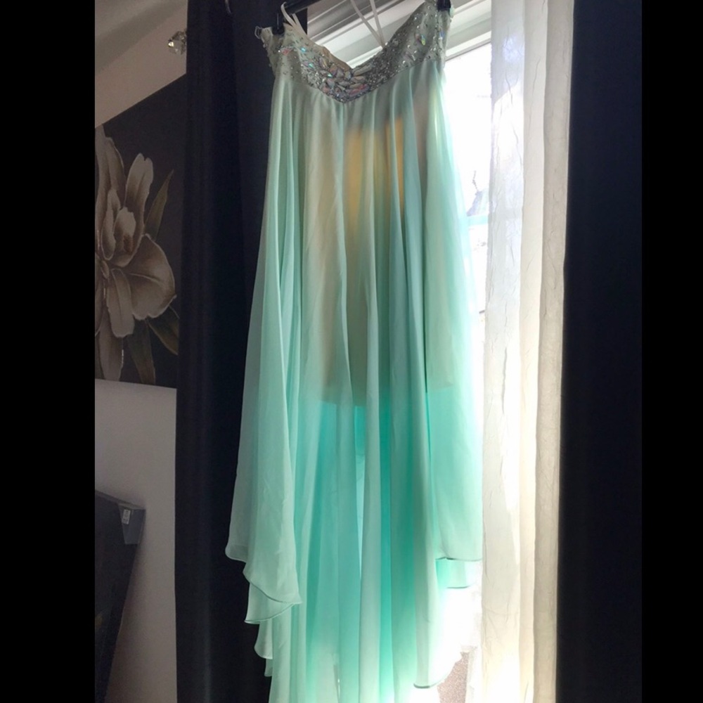 Dress - Picture 3 of 3
